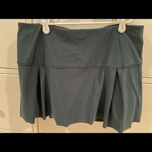 Lululemon Lost in Pace Skirt size 10 regular Submarine color